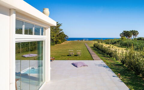 Villa Betty: Shade, Calcestruzzo, Landscaping, Colonna, Struttura Esterna, Estate, Ricorrere, Eco Hotel, Costa, Portico