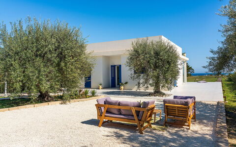 Villa Betty: Blu, Casa, Estate, Shade, Landscaping, Giardino, Design, Cortile, Villa, Ricorrere