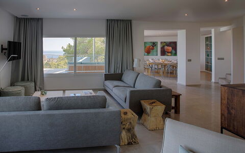 Baloo: Mobilia, Interior Design, Pavimentazione, Pavimento, Divano, Legna, Soffitto, Soggiorno, Appartamento, Tavolo