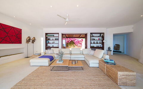 Villa Francisca: Mobilia, Pavimentazione, Interior Design, Pavimento, Divano, Soggiorno, Appartamento, Casa, Camera, Soffitto