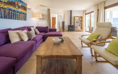 Villa Sharon: Mobilia, Interior Design, Pavimentazione, Divano, Pavimento, Legna, Soggiorno, Camera, Soffitto, Pavimento In Legno