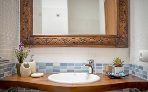 Villa Sharon: Interior Design, Idraulico Fixture, Idraulico, Bagno, Lavandino Del Bagno, Rubinetto, Specchio, Lavello, Piastrella