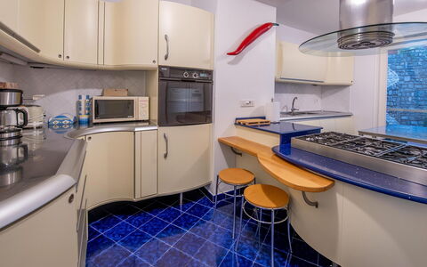 Villa Grazia: Cucina, Pavimentazione, Interior Design, Controsoffitto, Pavimento, Elettrodomestico Da Cucina, Apparecchio Major, Soffitto, Mobilia, Illuminazione