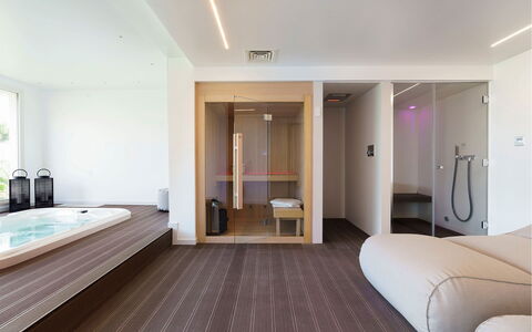 Villa Bel Prato: Interior Design, Pavimentazione, Pavimento, Legna, Soffitto, Mobilia, Camera, Illuminazione, Letto, Camera Da Letto