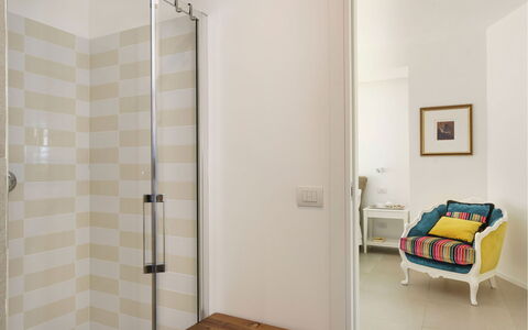 Villa Bel Prato: Pavimentazione, Interior Design, Pavimento, Parete, Legna, Soffitto, Bagno, Idraulico Fixture, Illuminazione, Camera
