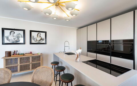 Sibilla: Interior Design, Lampada, Legna, Soffitto, Mobilia, Pavimentazione, Lampadario, Cucina, Illuminazione, Pavimento