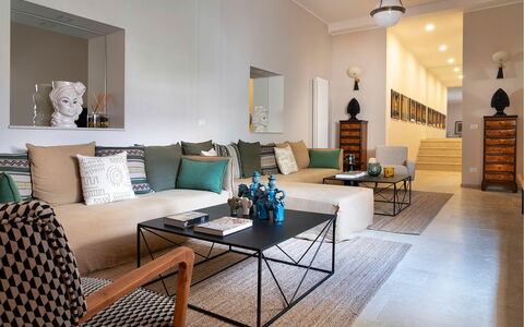 Sibilla: Mobilia, Interior Design, Divano, Pavimentazione, Pavimento, Parete, Soggiorno, Camera, Legna, Cuscino
