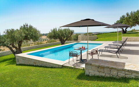 Green Hill: Piscina, Blu, Mobili Da Esterno, Ricorrere, Lettino, Materiale Composito, Estate, Eco Hotel, Giardino, Landscaping