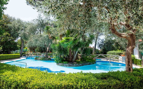 Apartment Amina: Piscina, Ricorrere, Giardino, Landscaping, Shade, Giardino Botanico, Eco Hotel, Hacienda, Cortile