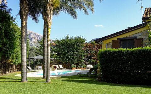 Villa Virna: Piscina, Ricorrere, Eco Hotel, Shade, Hacienda, Giardino, Prato, Estate, Landscaping