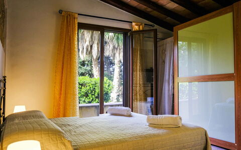 Villa Virna: Legna, Interior Design, Camera Da Letto, Letto, Casa, Lenzuolo, Bedding, Telaio Del Letto, Biancheria, Finestra Trattamento