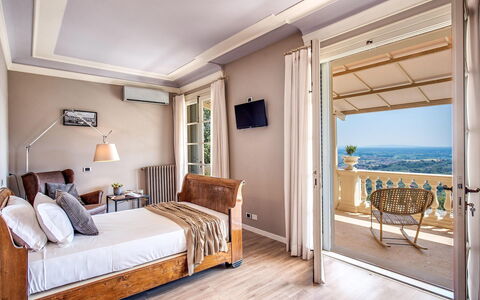 Villa la Brezza: Mobilia, Interior Design, Legna, Camera Da Letto, Letto, Pavimento, Pavimentazione, Appartamento, Casa, Camera