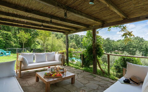 Villa la Foresta: Mobilia, Legna, Sedia, Tavolo, Mobili Da Esterno, Ricorrere, Shade, Latifoglie, Eco Hotel, Giardino