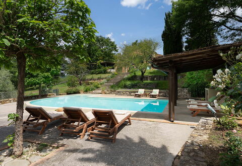 Villa la Foresta: Mobili Da Esterno, Estate, Hacienda, Shade, Giardino, Flagstone, Backyard, Cortile, Villa, Piscina