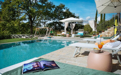 Villa Torre del Chianti: Piscina, Mobili Da Esterno, Mobilia, Ombrello, Lettino, Ricorrere, Tempo Libero, Sedia, Eco Hotel, Shade