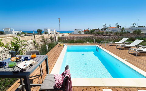 Villa Matilde: Piscina, Ricorrere, Eco Hotel, Mobili Da Esterno, Hotel, Shade, Ombrello, Design, Villa, Sedia