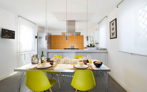 La Terrazza: Mobilia, Interior Design, Cucina, Sedia, Pavimentazione, Tavolo, Cucina & Sala Da Pranzo Tavolo, Soffitto, Lampada, Controsoffitto