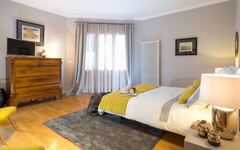 La Terrazza: Mobilia, Interior Design, Letto, Camera Da Letto, Pavimento, Pavimentazione, Legna, Camera, Soffitto, Lenzuolo