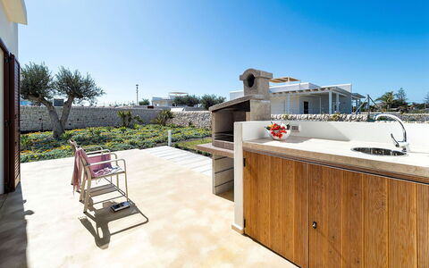 Villa Federica: Shade, Sedia, Piastrella, Design, Villa, Pianta Della Casa, Mobili Da Esterno, Cucina, Struttura Esterna, Terrazza
