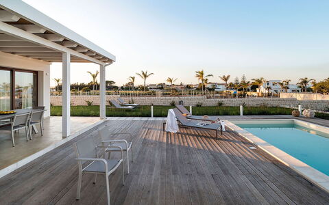 Villa Orietta: Ricorrere, Estate, Shade, Eco Hotel, Deck, Villa, Struttura Esterna, Piscina, Passerella