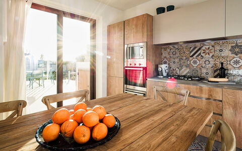 Villa Orietta: Mobilia, Cucina, Controsoffitto, Pavimentazione, Interior Design, Pavimento, Pavimento In Legno, Cabinetry, Elettrodomestico Da Cucina, Legna