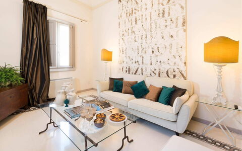 Dimora Simona: Mobilia, Interior Design, Parete, Pavimentazione, Pavimento, Divano, Legna, Camera, Soffitto, Soggiorno