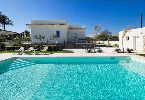Villa Emma: Piscina, Ricorrere, Materiale Composito, Estate, Eco Hotel, Hacienda, Landscaping, Flagstone, Shade, Villa