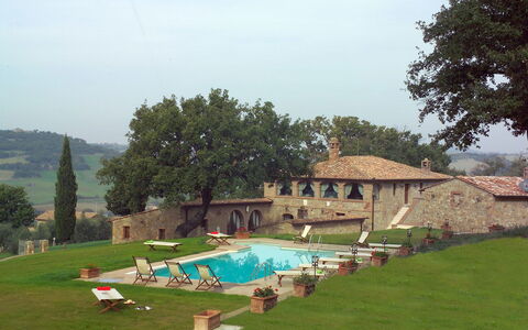 Villa Montichiello: Estate, Piscina, Hacienda, Villa, Dimora, Backyard, Agriturismo, Cortile, Hotel