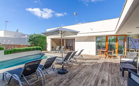 Villa Esplendida: Piscina, Ricorrere, Pavimentazione, Pavimento, Appartamento, Materiale Composito, Eco Hotel, Sedia, Shade, Hotel