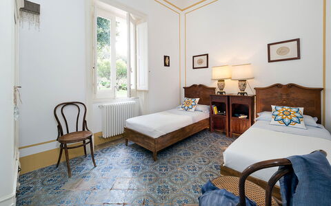 The Flower Garden: Pavimentazione, Pavimento, Interior Design, Mobilia, Legna, Camera Da Letto, Camera, Soffitto, Telaio Del Letto, Letto