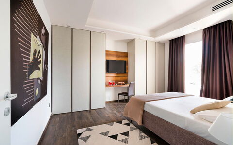 Sea Art Villa: Mobilia, Interior Design, Letto, Pavimentazione, Pavimento, Camera Da Letto, Camera, Legna, Lenzuolo, Bedding