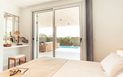 Villa Neper: Interior Design, Mobilia, Legna, Pavimentazione, Pavimento, Casa, Camera Da Letto, Porta, Illuminazione, Letto