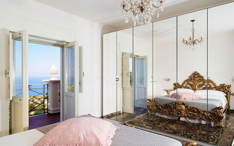 Blue Star Villa: Mobilia, Interior Design, Camera Da Letto, Parete, Letto, Pavimentazione, Pavimento, Camera, Tessile, Bedding