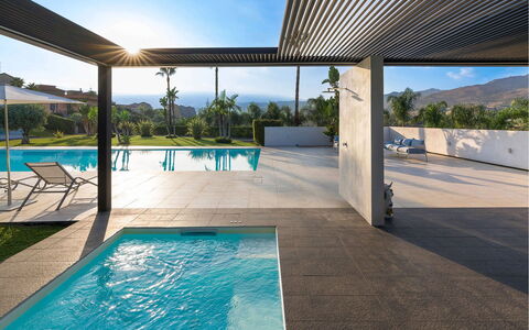 Villa Inga: Piscina, Ricorrere, Eco Hotel, Shade, Materiale Composito, Soffitto, Estate, Mobili Da Esterno, Villa, Struttura Esterna