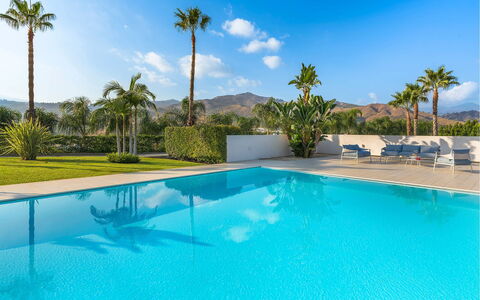 Villa Inga: Blu, Piscina, Ricorrere, Eco Hotel, Tempo Libero, Shade, Tropici, Mobili Da Esterno, Hotel