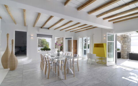 Villa Rocky: Mobilia, Pavimentazione, Interior Design, Pavimento, Sedia, Tavolo, Cucina & Sala Da Pranzo Tavolo, Soffitto, Casa, Sala Da Pranzo