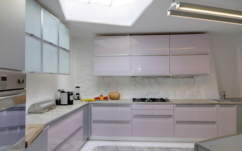Villa Rocky: Cucina, Elettrodomestico Da Cucina, Controsoffitto, Apparecchio Major, Cabinetry, Interior Design, Mobilia, Casa, Pavimentazione, Cucina Stufa
