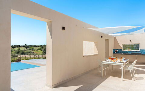 Villa Bruna: Pavimento, Pavimentazione, Mobilia, Materiale Composito, Shade, Mobili Da Esterno, Sedia, Piscina, Terrazza, Design