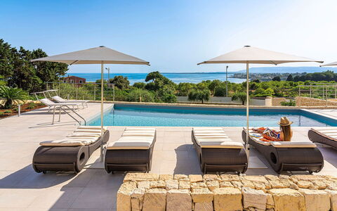 Villa Silvia: Mobilia, Mobili Da Esterno, Ombrello, Sedia, Lettino, Piscina, Ricorrere, Shade, Eco Hotel, Tempo Libero