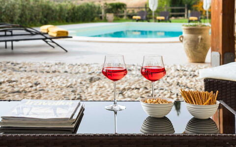 Villa Carousel: Mobilia, Tavola, Bicchieri, Tavolo, Serveware, Cibo, Barware, Mobili Da Esterno