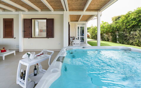 Villa Sea Star: Ricorrere, Tempo Libero, Mobili Da Esterno, Shade, Eco Hotel, Sedia, Struttura Esterna, Piscina, Villa, Estate
