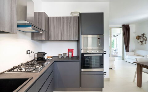 Villa Sea Star: Cucina, Elettrodomestico Da Cucina, Controsoffitto, Apparecchio Major, Cabinetry, Interior Design, Cucina Stufa, Mobilia, Elettrodomestico, Pavimentazione