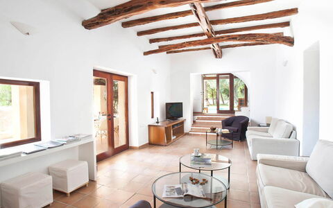 Villa Matarel: Mobilia, Pavimentazione, Legna, Interior Design, Pavimento, Casa, Camera, Soffitto, Soggiorno, Tavolo