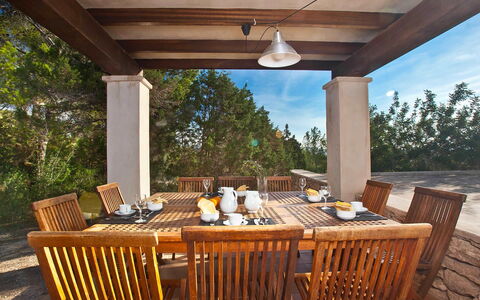 Villa Matarel: Mobilia, Sedia, Tavolo, Legna, Cucina & Sala Da Pranzo Tavolo, Mobili Da Esterno, Tavolo Esterno, Interior Design, Pavimentazione, Sala Da Pranzo