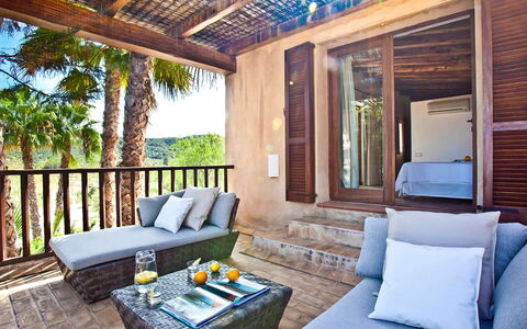 Villa Matarel: Mobilia, Legna, Pavimento, Mobili Da Esterno, Casa, Ricorrere, Sedia, Balcone, Portico, Shade