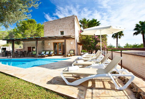 Villa Matarel: Piscina, Mobili Da Esterno, Ricorrere, Lettino, Eco Hotel, Shade, Estate, Ombrello, Sedia, Villa