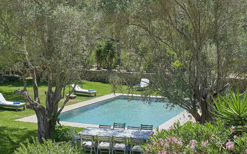 Villa Roger: Piscina, Giardino, Mobili Da Esterno, Ricorrere, Shade, Backyard, Landscaping, Cortile, Estate, Sedia