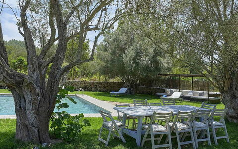 Villa Roger: Mobilia, Giardino, Shade, Piscina, Mobili Da Esterno, Prato, Backyard, Sedia, Cortile, Landscaping