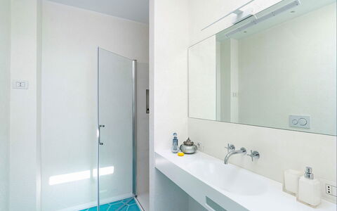 Casa Pink: Parete, Pavimentazione, Interior Design, Idraulico Fixture, Bagno, Pavimento, Idraulico, Rubinetto, Piastrella, Materiale Composito