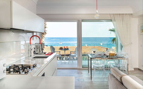 Casa Light Blu: Mobilia, Interior Design, Legna, Cucina, Pavimentazione, Pavimento, Tavolo, Controsoffitto, Sedia, Appartamento